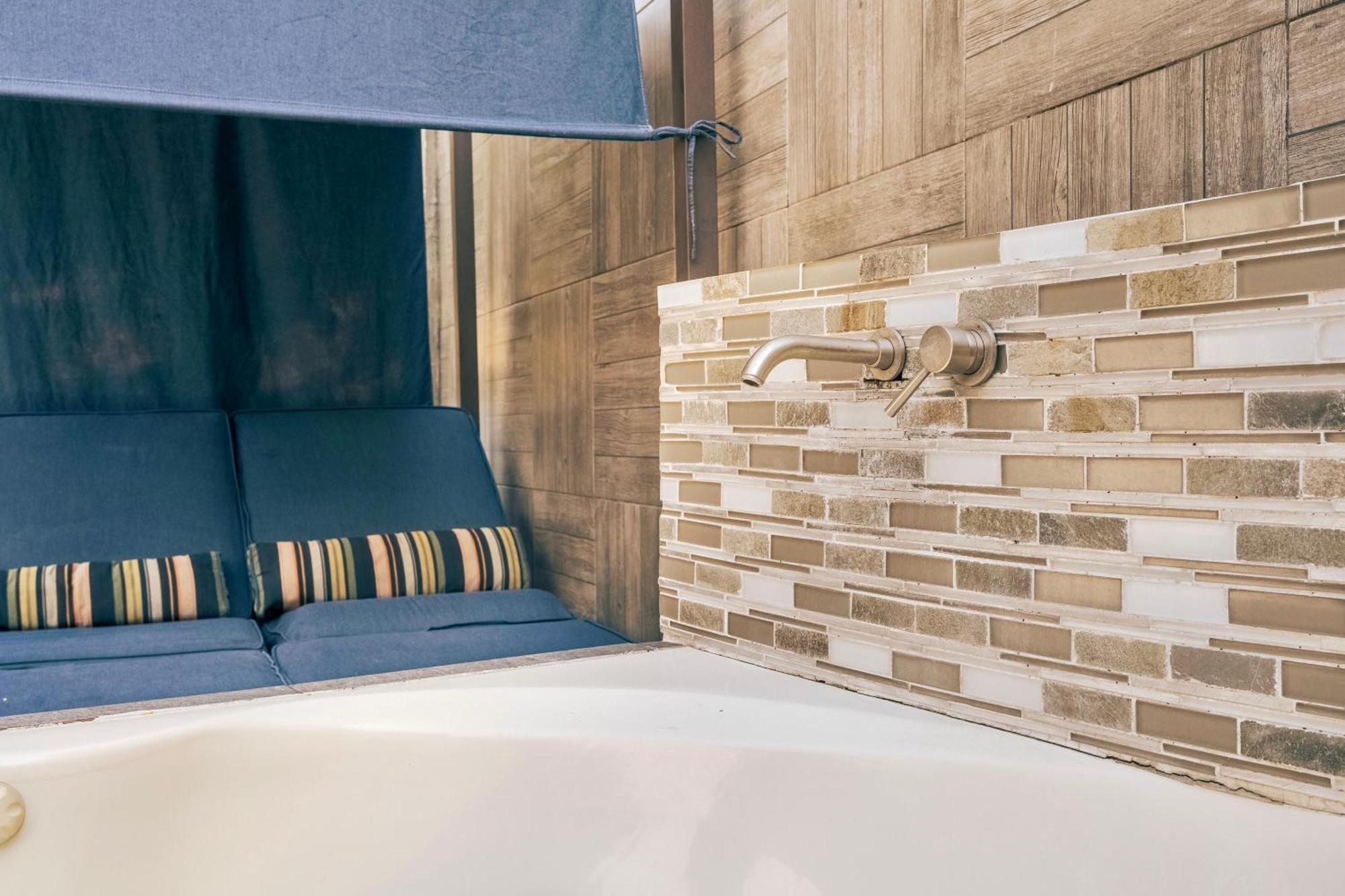 Loft Arte & Diseno: Urban Oasis with Private Jacuzzis and Terrace Apartment Cuernavaca Exterior photo